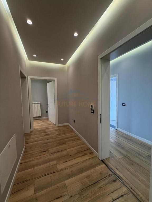 Shitet , Penthouse , Liqeni i thate , Tirane