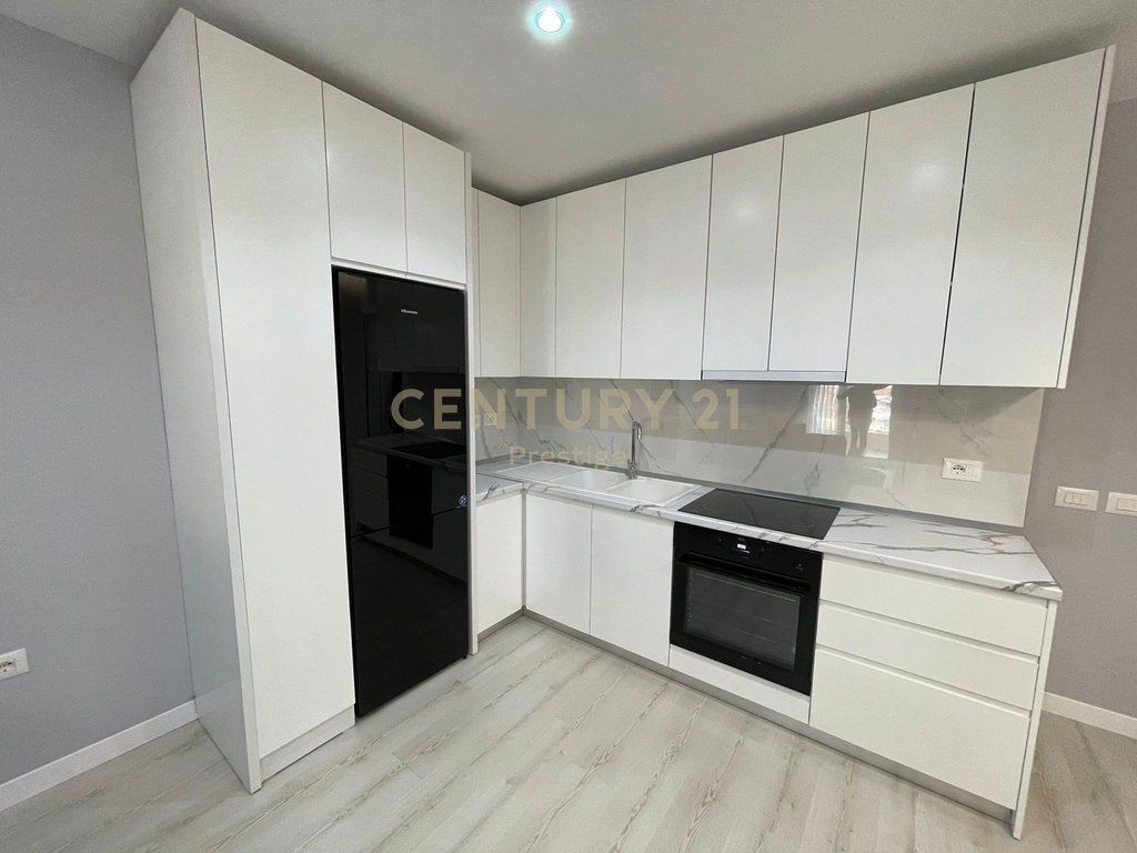 APARTAMENT 2+1+2 ME QIRA, PRANE AMBASADES AMERIKANE, TIRANE!