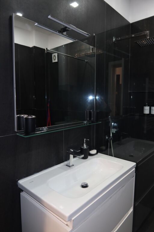Jepet Apartament 2+1 me qera Tek Ish Ekspozita. prane Gjykates se Rrethit  ID 5612