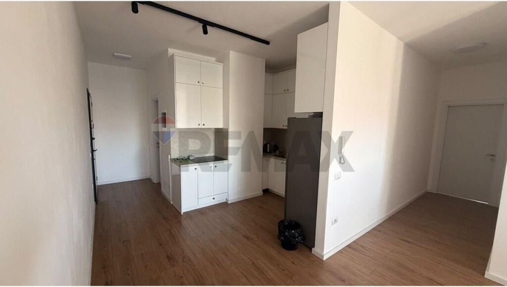 Office - For Rent - Barricades Street, Tirana
