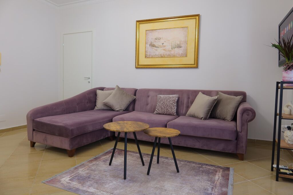 Jepet Apartament 2+1 me qera Tek Ish Ekspozita. prane Gjykates se Rrethit  ID 5612