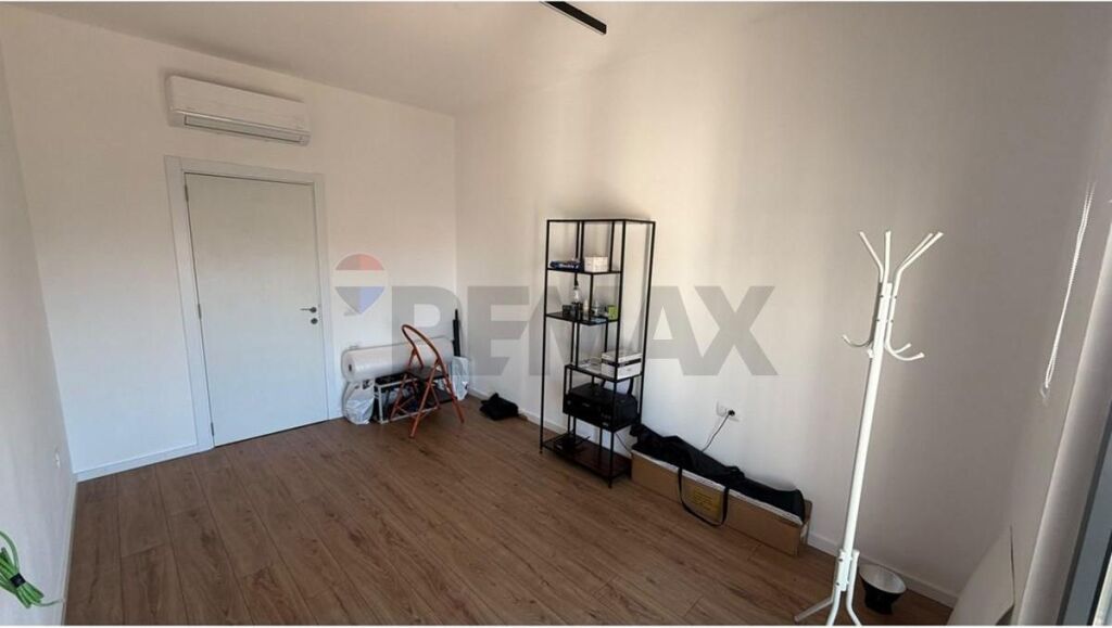 Office - For Rent - Barricades Street, Tirana
