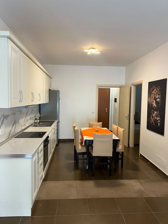 Appartamento in affitto 2+1+2+ Posto auto Lago Secco 65.000 lek