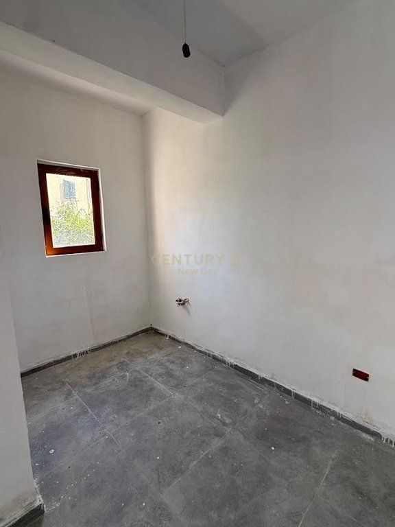 OKAZION!!! Ofrojme per shitje apartament 1+1 prane Stadiumit