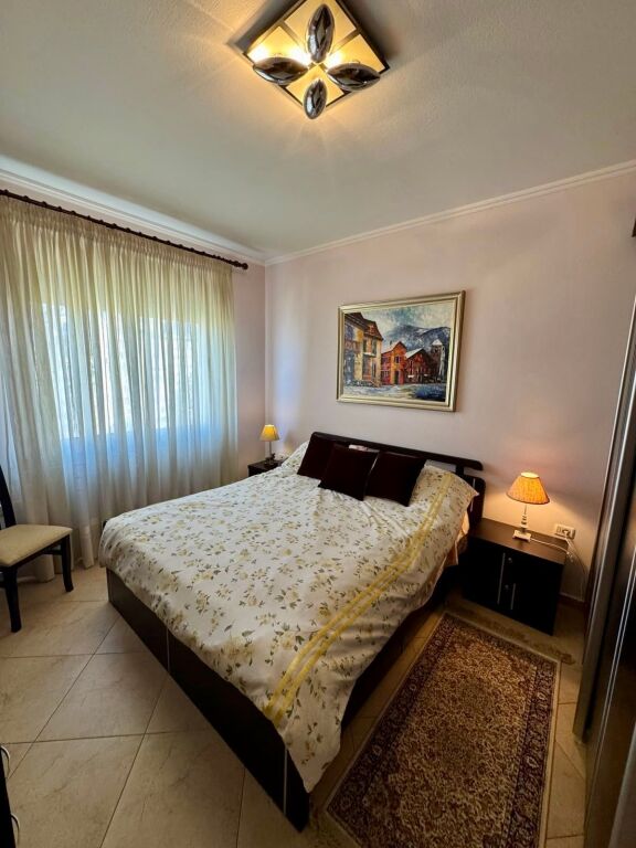 📣 AFFITTO Appartamento 2+1 Con Cucina Separata E 2 Posti Auto 📍 Kodra e Diellit, Vicino al Giardino Botanico ✨