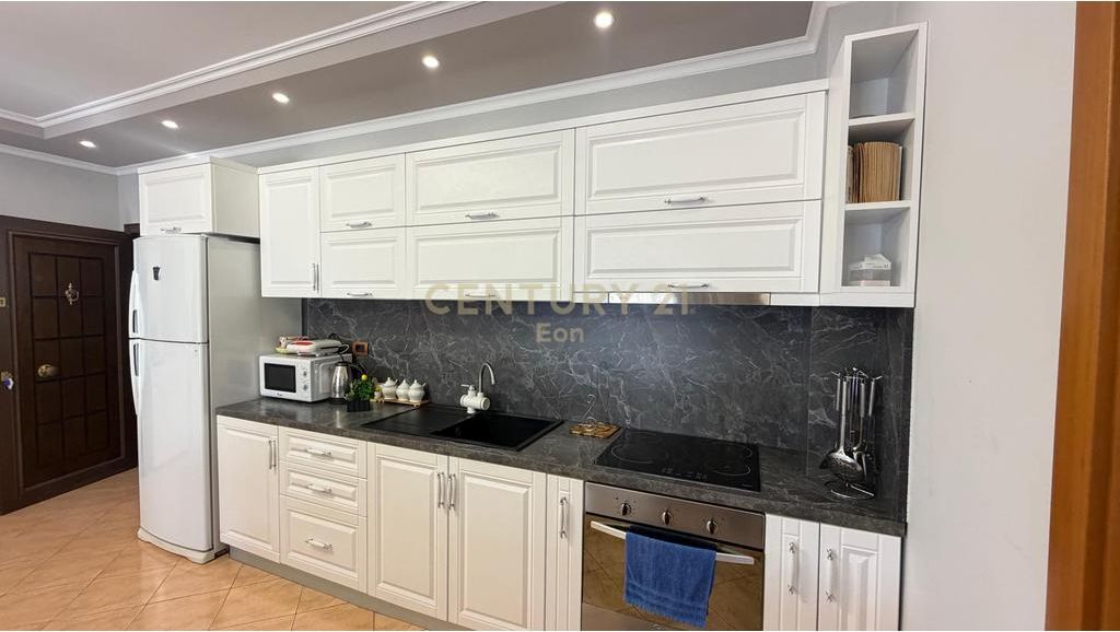 APARTAMENT 2+1+VERANDE PER SHITJE 50M LARG DETIT, NE NJE KOMPLEKS REZIDENCIAL GOLEM!!!