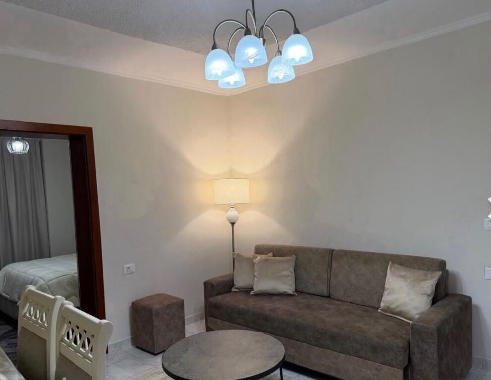 Qera | Vilë 1 + 1 | Rruga Kavajës;Kombinat | 500 €/muaj