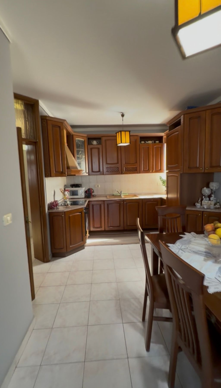 Shitet Apartament 2+1, Rruga e Dibres