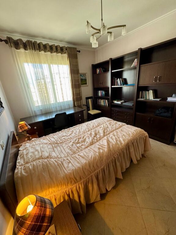 📣 AFFITTO Appartamento 2+1 Con Cucina Separata E 2 Posti Auto 📍 Kodra e Diellit, Vicino al Giardino Botanico ✨