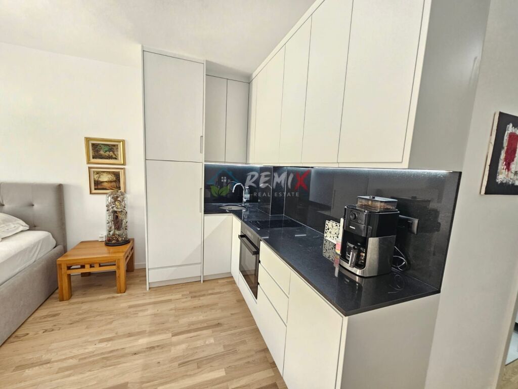 GARSONIERE MODERNE NË SHITJE – VETËM 50 METRA NGA DETI! 🌊