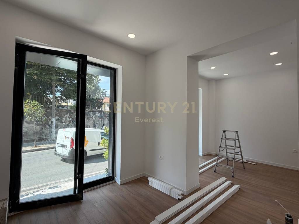 United School – 2 business premises for sale