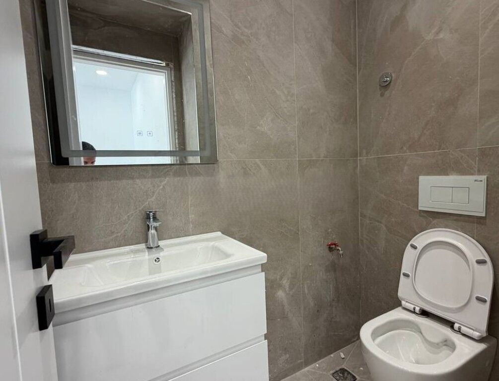 SHKOLLA E BASHKUAR, SHESIM 2 DYQANE KATI 0 250,000 €