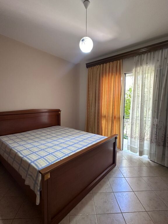 Astir ( prane Bar Famed) apartament me qira 1+1 40,000 leke