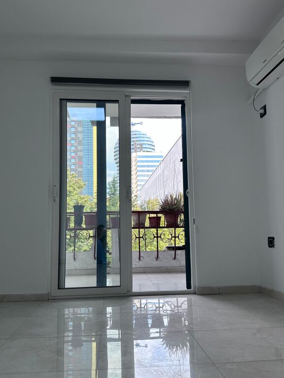 Ambjent zyre per qira – Qendër, Tiranë