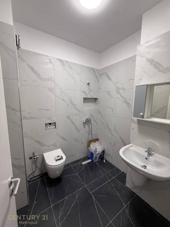 AFFITTASI APPARTAMENTO 2+1+2, RESIDENZA AURA, LAPRAKË!