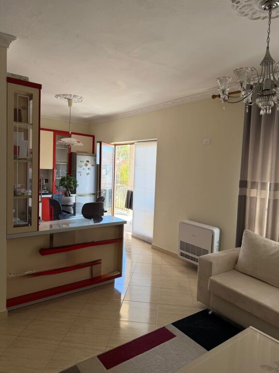 🏠Ne zonen e Saukut jepet me qera kati i I-re i nje vile 2+1,i mobiluar.60,000Leke