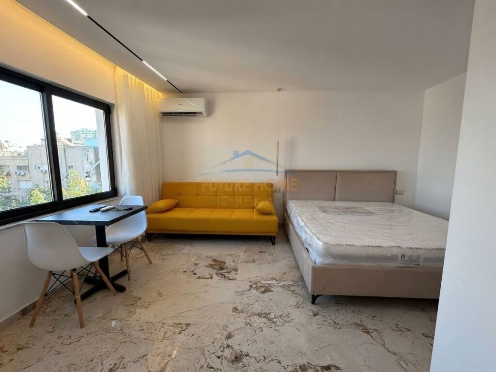 Shitet, Garsoniere, Rruga Mine Peza, Tiranë