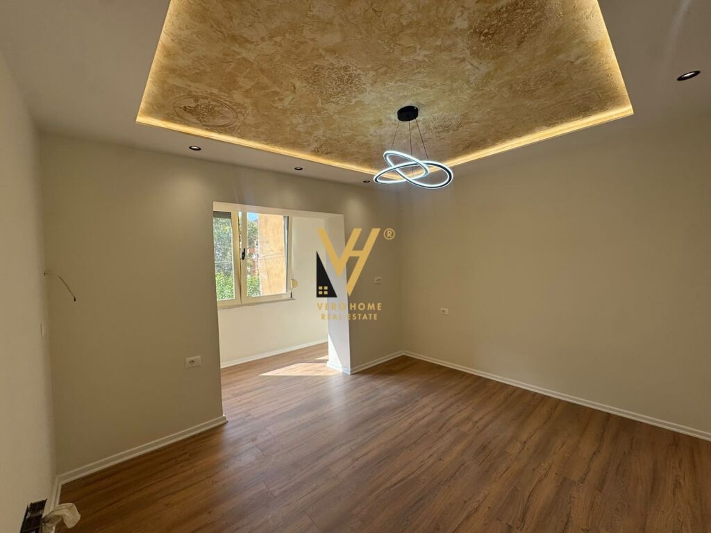 VENDESI APPARTAMENTO 1+1 IN VIA MINE PEZA 140.000 EURO
