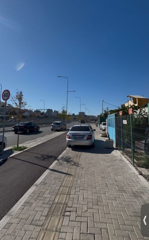 TERRENO 300 m² + OGGETTO IN AFFITTO – LAPRAKË