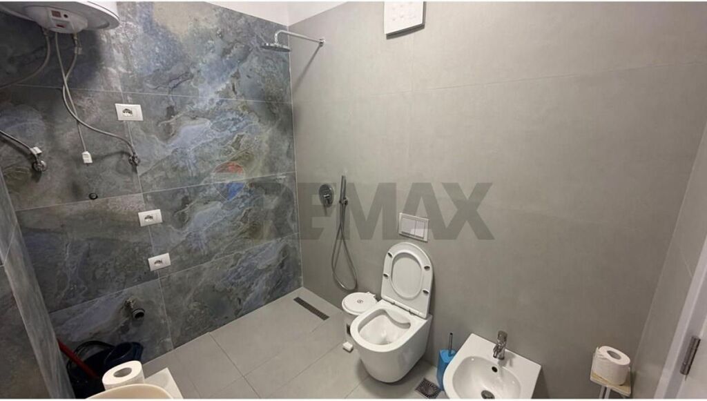 Office - For Rent - Barricades Street, Tirana
