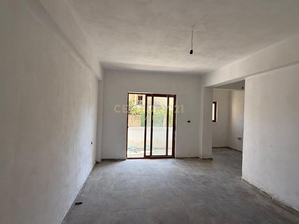 OKAZION!!! Ofrojme per shitje apartament 1+1 prane Stadiumit