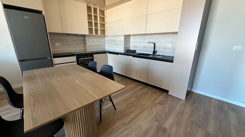 Apartament 2+1 per qira tek Siri Kodra