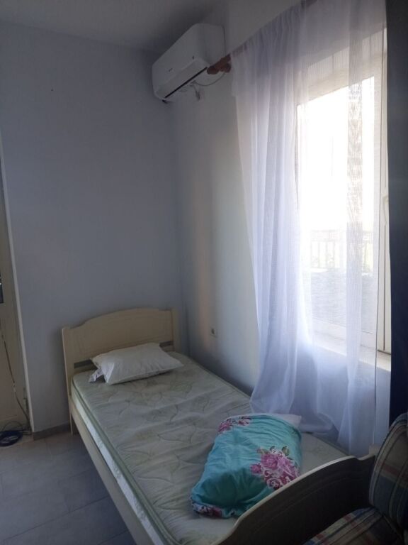 GARSONIERE 25,000 LEKE ISH TREGU ELEKTRIK