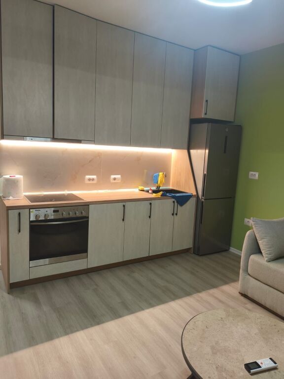 Jepet me qera 1+ 1  650 euro