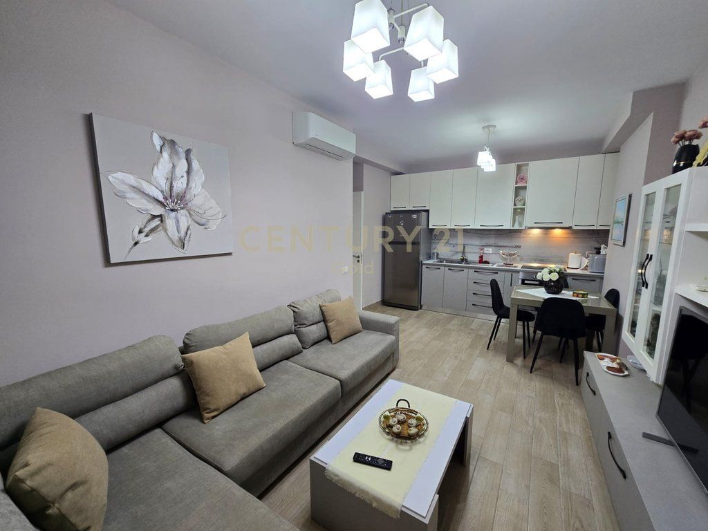 Apartament 2+1 me qira pranë Hotel Mondial