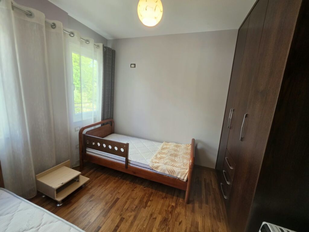 🏡 Appartamento 2+1 in affitto  📍Vicino al Giardino Zoologico  🏢 2° piano 🛗 Con ascensore 📐Superficie:100 m²  💰Prezzo 80.000 Lek/mese