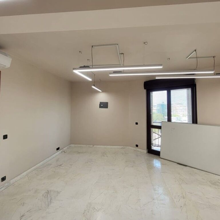 🏢 FOR RENT – OFFICE IN CENTER 📍