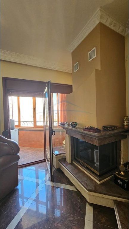 Shitet, Apartament 3+1+2, Ish urt, Durres