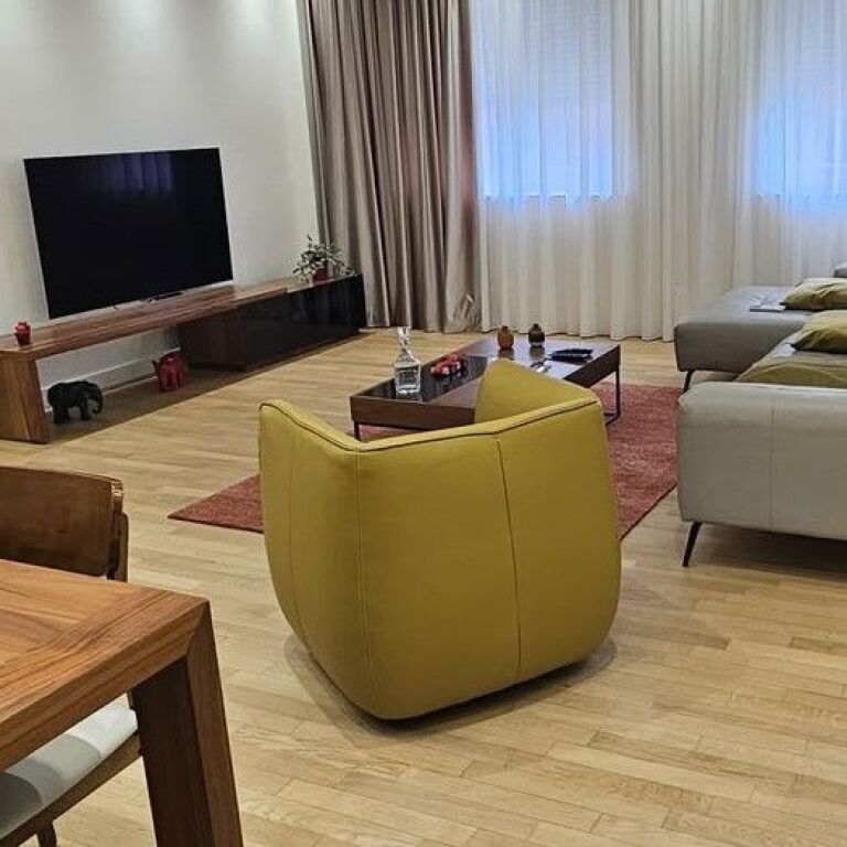 🏡 JEPET ME QIRA – APARTAMENT 3+1+3 + PARKIM