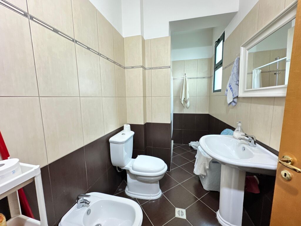 Vendesi in vendita Appartamento 2+1+2 Bagni - via Cipajve Vlora