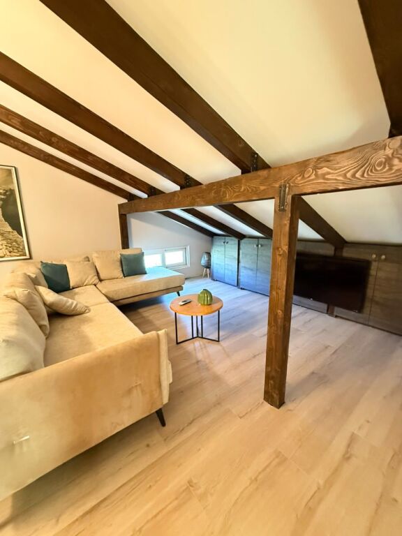 CASA CON CORTILE IN AFFITTO A PETRELE