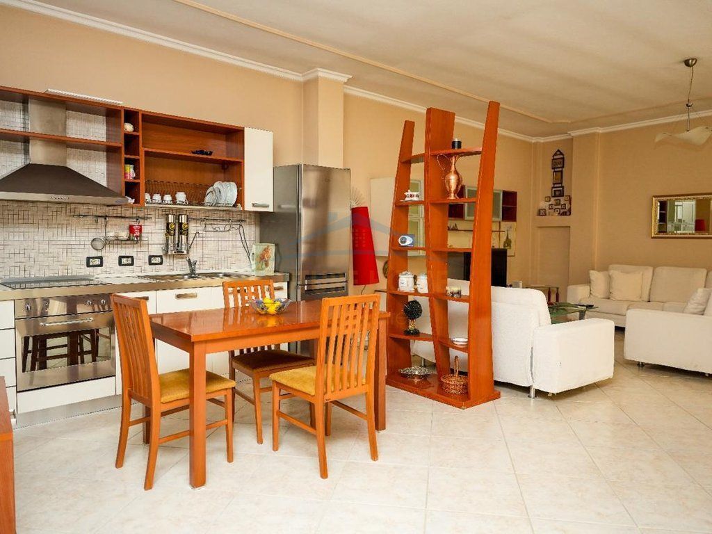 Affitto, Appartamento 3+1+2, Via Bardhok Biba, Centro, Tirana