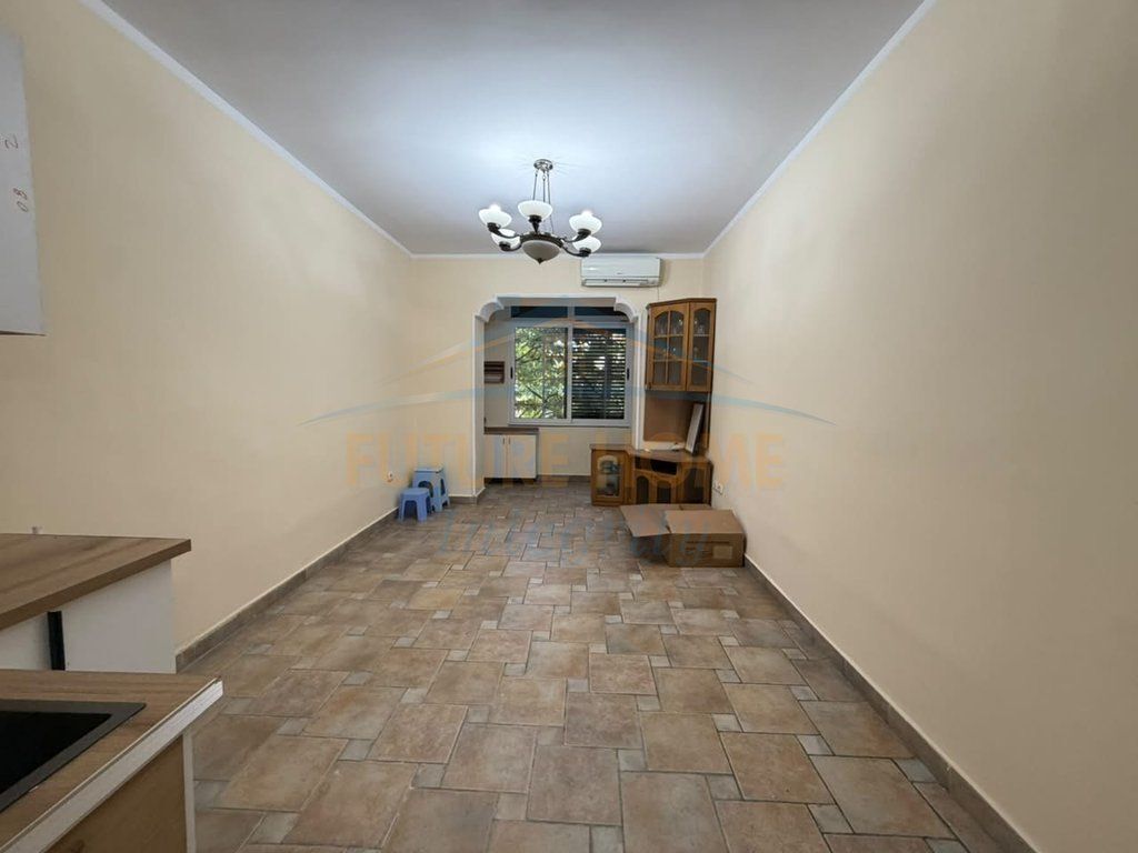 Shitet, Apartament 1+1, Rruga Bardhyl, Tiranë.