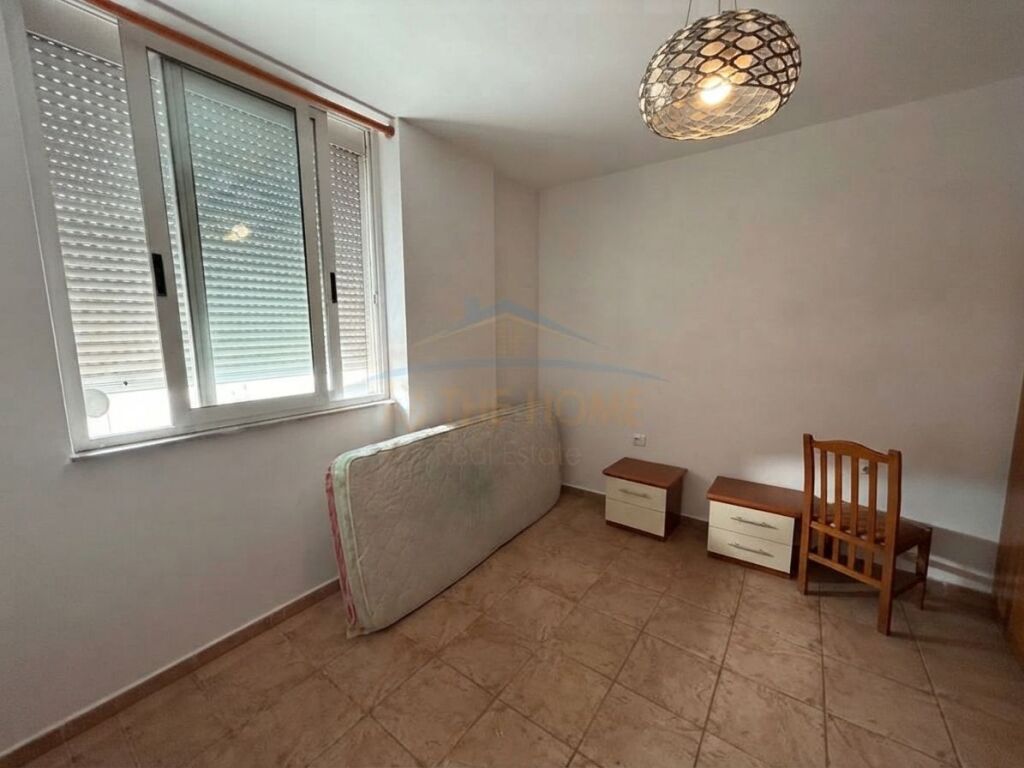 Affitto, Appartamento 2+1+2, Comune di Parigi, Tirana