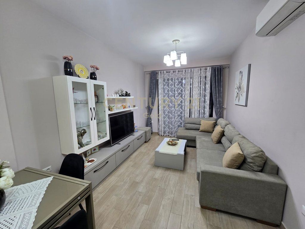 Apartament 2+1 me qira pranë Hotel Mondial