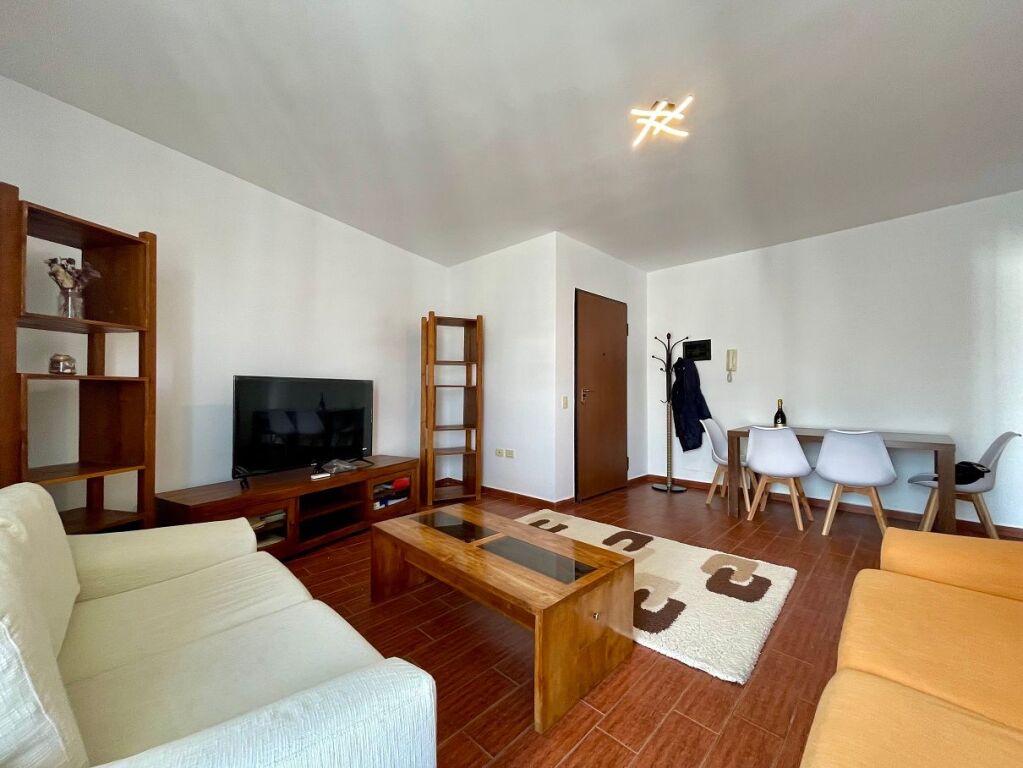 Affittasi appartamento 2+1 Centro "Kristal" (60.000 lek/mese), Comune di Parigi