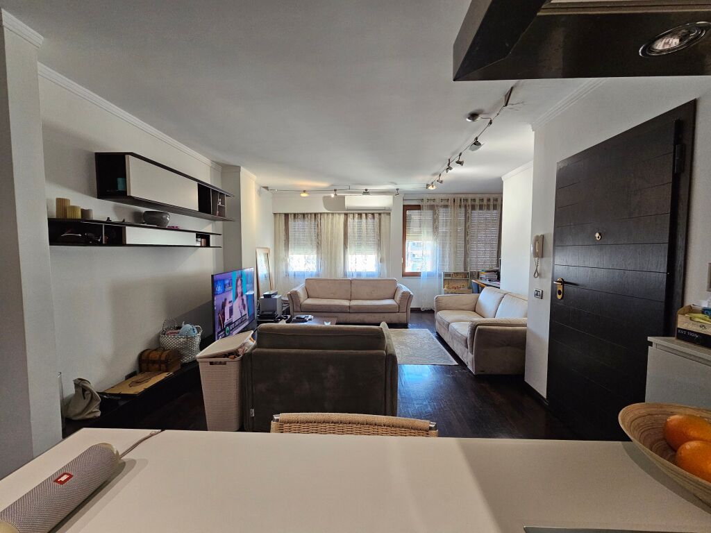 Vendesi appartamento 105 m2 nel Bllok