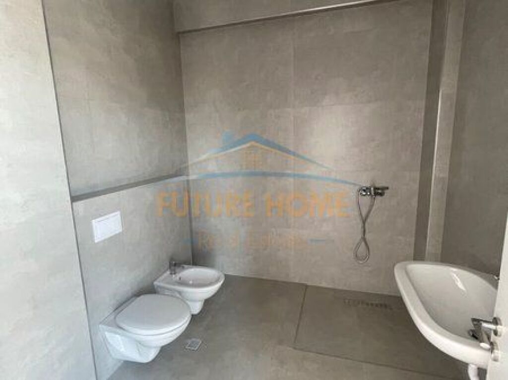 In vendita, Appartamento 3+1+2+Veranda, Comune di Parigi, Tirana