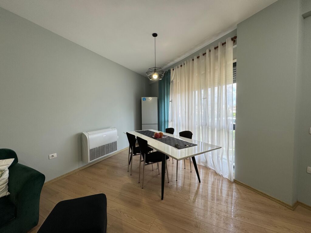 🏠 APPARTAMENTO 2+1 IN AFFITTO – ASTIR  📍 Complesso Oasis, Astir 🏢 3° piano 🏗️ Palazzo del 2023 🛗 2 ascensori 🛋️ Arredato 💰 Prezzo: 60.000 lek/mese  📞 Per maggiori informazioni o per visitarlo, contattaci.
