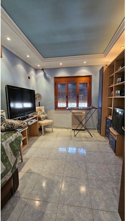 Shitet, Apartament 3+1+2, Ish urt, Durres