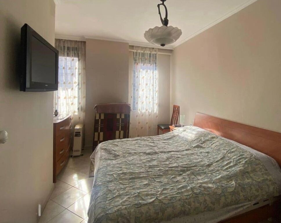 Jepet me qera apartament 1+1 21 dhjetori    [ID VV 007