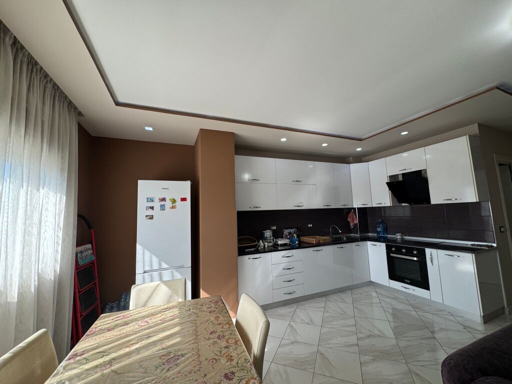 AFFITTASI APPARTAMENTO 2+1+2 VICINO A SQUARE 21 !