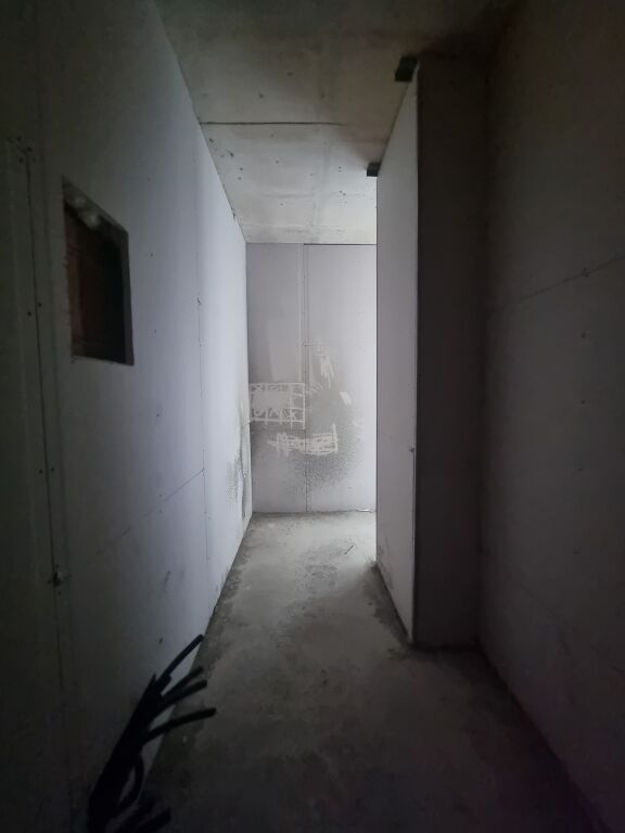 Shitet Apartament 1+1  ne Ali Dem prane Spitalit Continental   Kati 1 banim   Sip: neto 65 89 m² Sip: 75.18 m²  Perfundimi brenda 1 viti Çmimi 136.000 euro i pa diskutueshëm