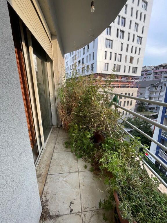 Jepet me qera Apartamenti 2+1 , Komuna Parisit rruga Medar Shtylla   600 mije leke