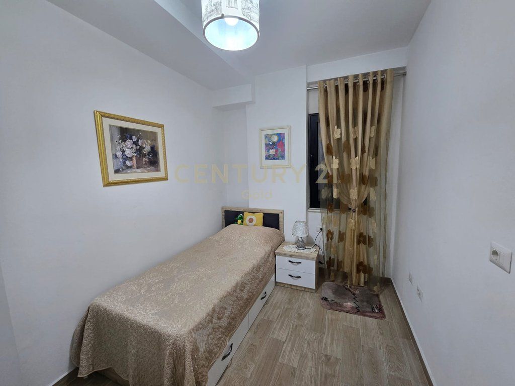 Apartament 2+1 me qira pranë Hotel Mondial