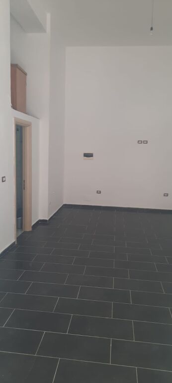 premises for rent in Astir floor 0